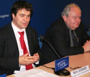Mark_Leonard